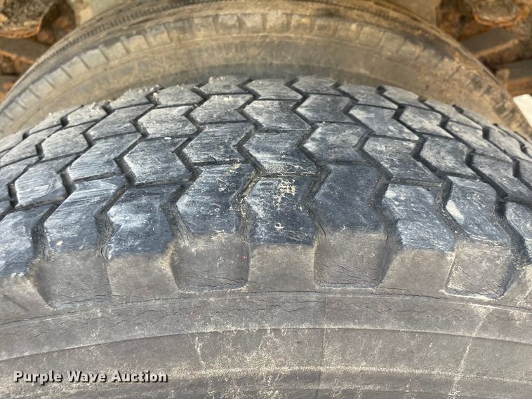 image for item DN7431 1984 Ford F700  utility / service truck