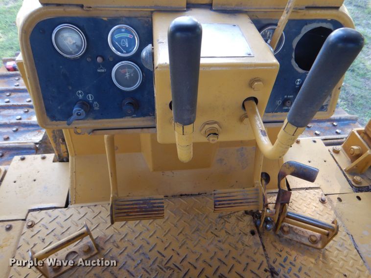 image for item DO1578 1985 Caterpillar D6D  dozer