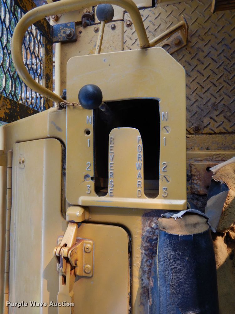 image for item DO1578 1985 Caterpillar D6D  dozer