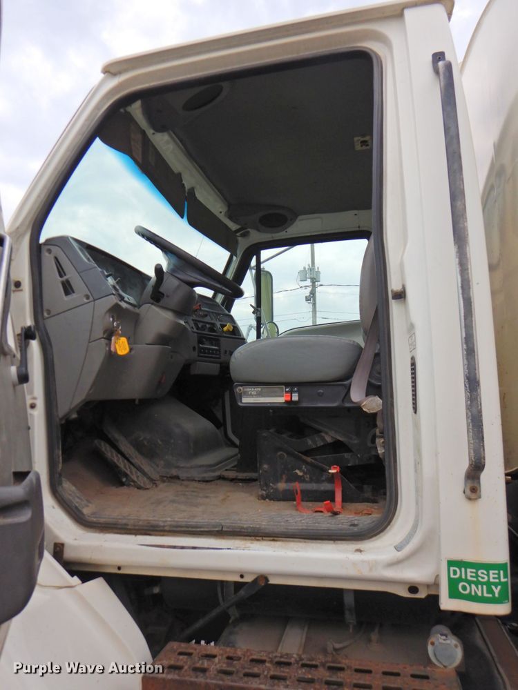 image for item DP4720 1999 Sterling L7501  sewer jetter truck