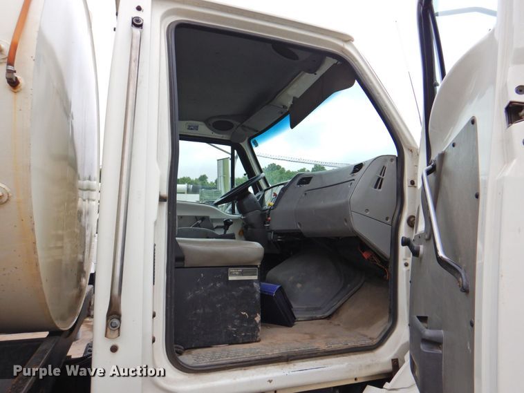 image for item DP4720 1999 Sterling L7501  sewer jetter truck