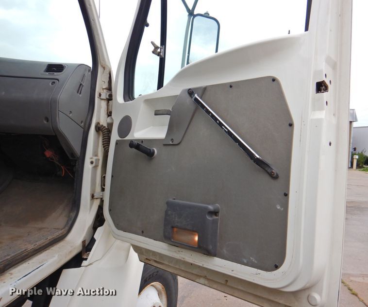 image for item DP4720 1999 Sterling L7501  sewer jetter truck