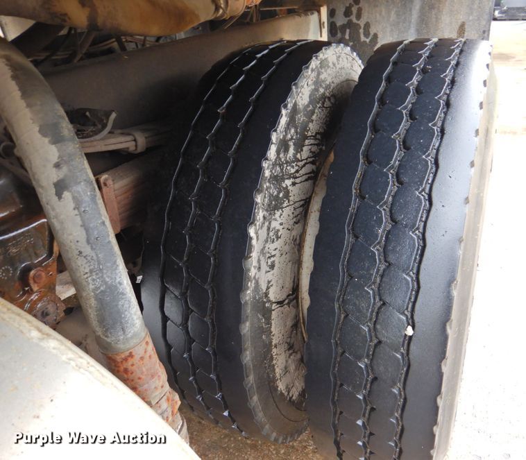 image for item DP4720 1999 Sterling L7501  sewer jetter truck