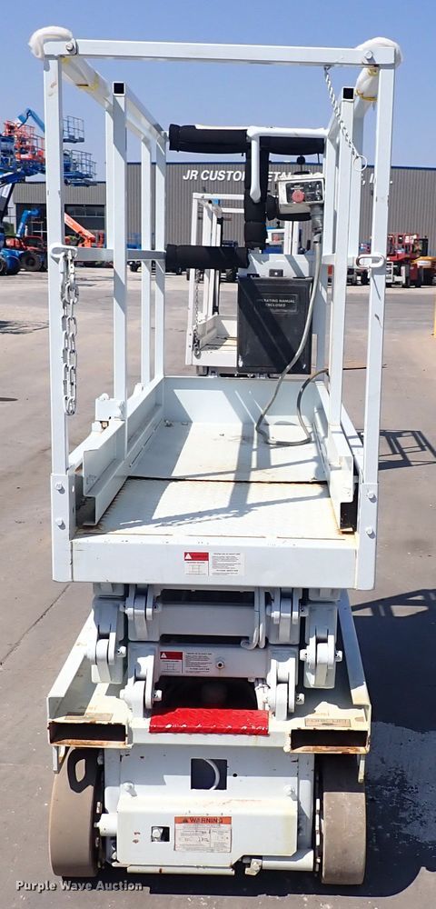 image for item DQ2876 1995 Snorkel 8L-15  scissor lift