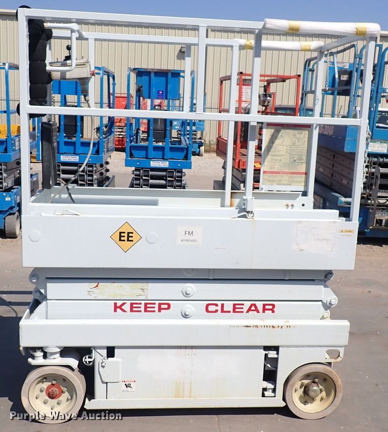 image for item DQ2876 1995 Snorkel 8L-15  scissor lift