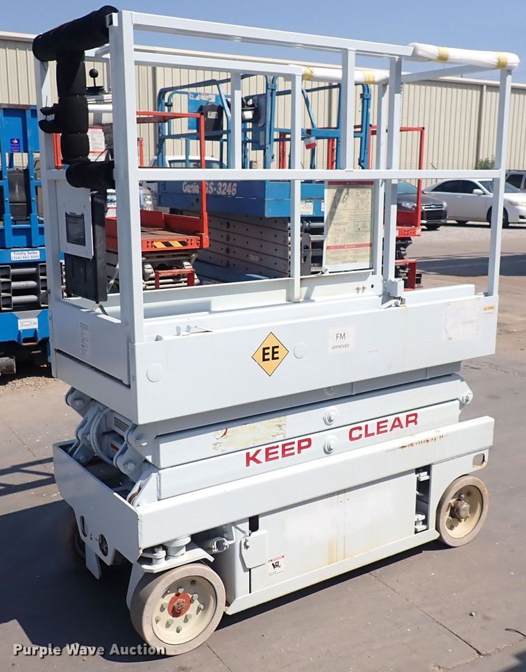 image for item DQ2876 1995 Snorkel 8L-15  scissor lift