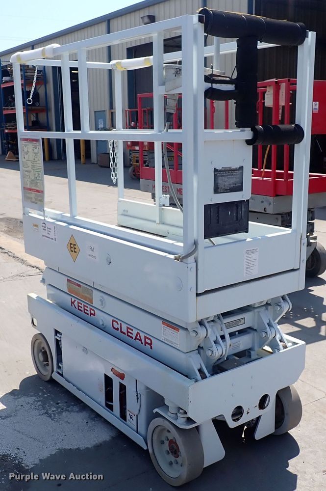 image for item DQ2876 1995 Snorkel 8L-15  scissor lift