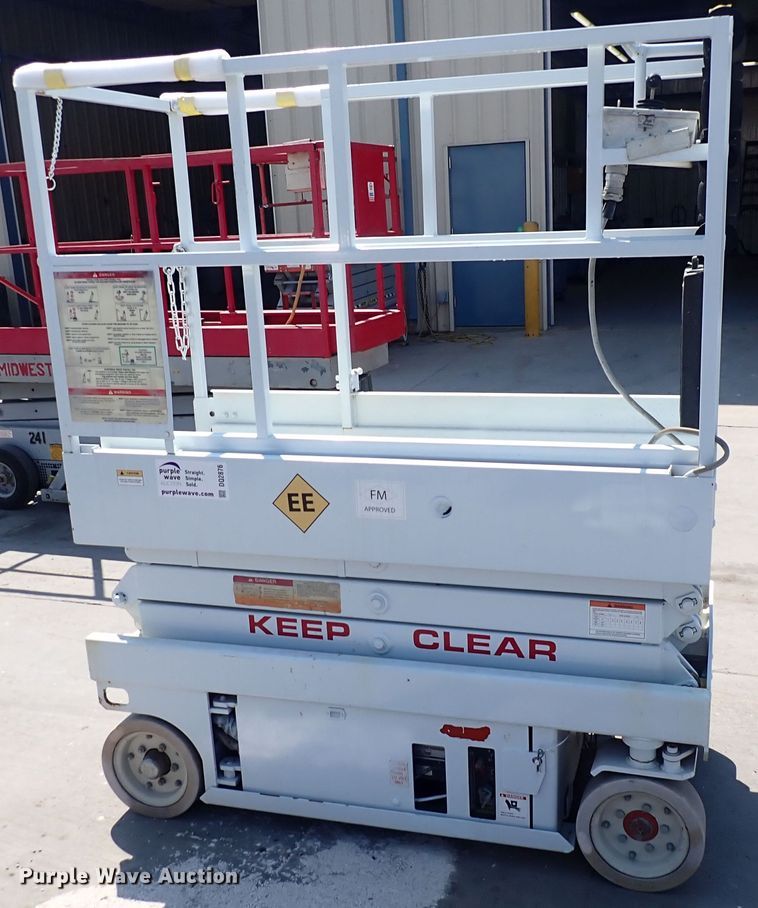 image for item DQ2876 1995 Snorkel 8L-15  scissor lift