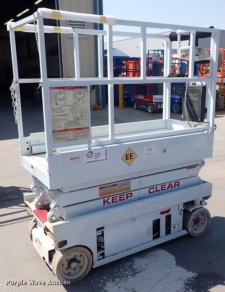 image for item DQ2876 1995 Snorkel 8L-15  scissor lift