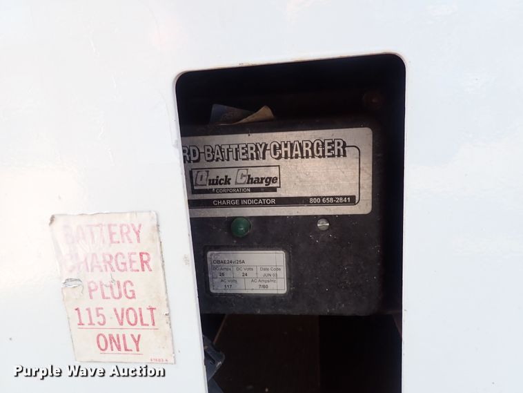 image for item DQ2876 1995 Snorkel 8L-15  scissor lift