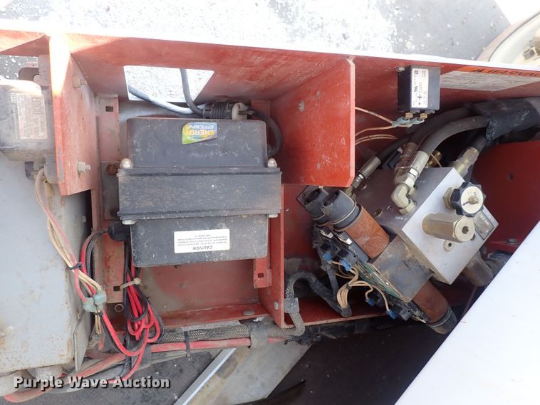 image for item DQ2876 1995 Snorkel 8L-15  scissor lift