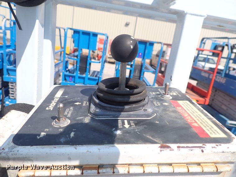 image for item DQ2876 1995 Snorkel 8L-15  scissor lift