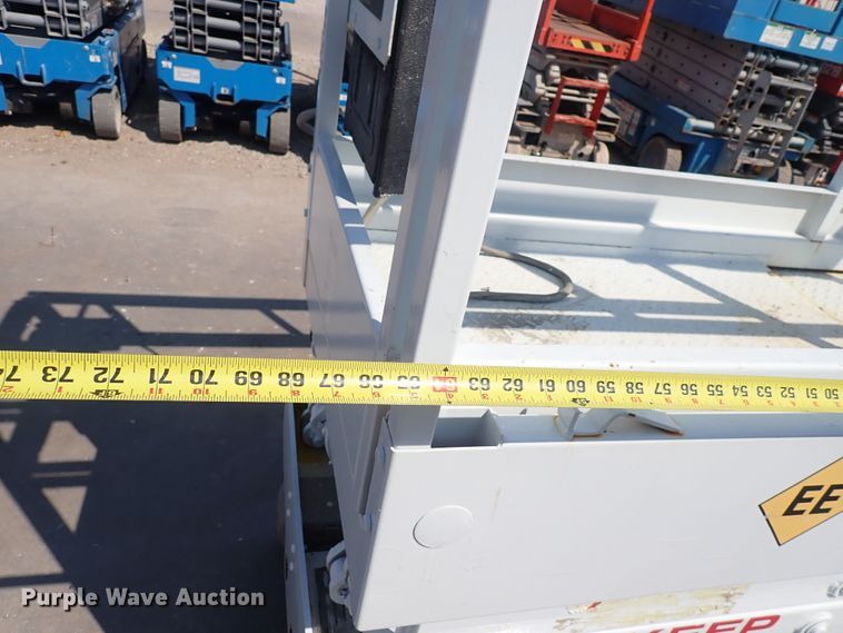 image for item DQ2876 1995 Snorkel 8L-15  scissor lift