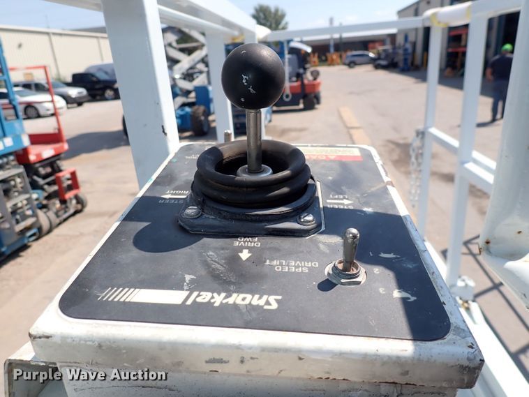 image for item DQ2876 1995 Snorkel 8L-15  scissor lift