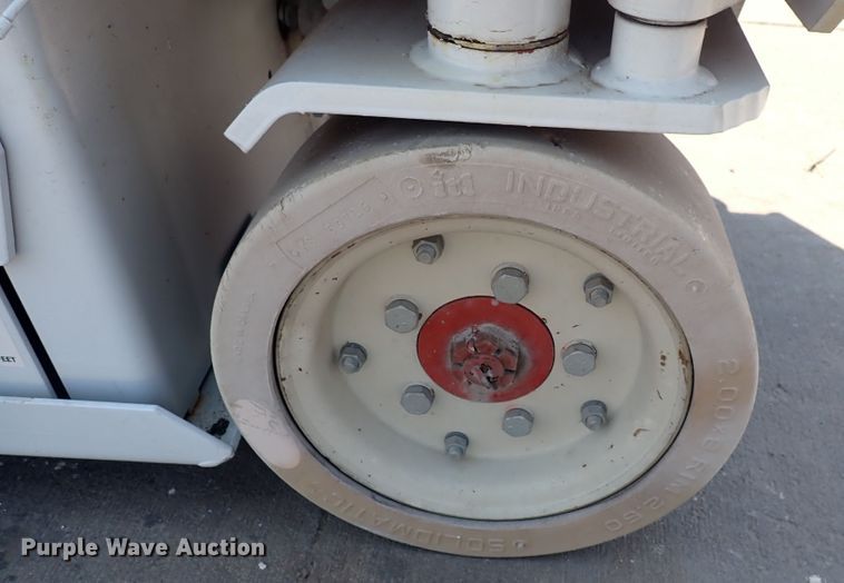 image for item DQ2876 1995 Snorkel 8L-15  scissor lift