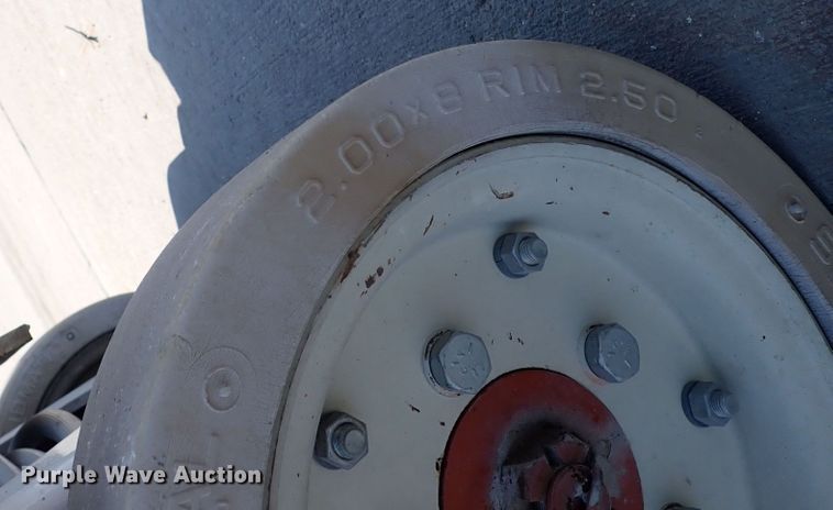 image for item DQ2876 1995 Snorkel 8L-15  scissor lift