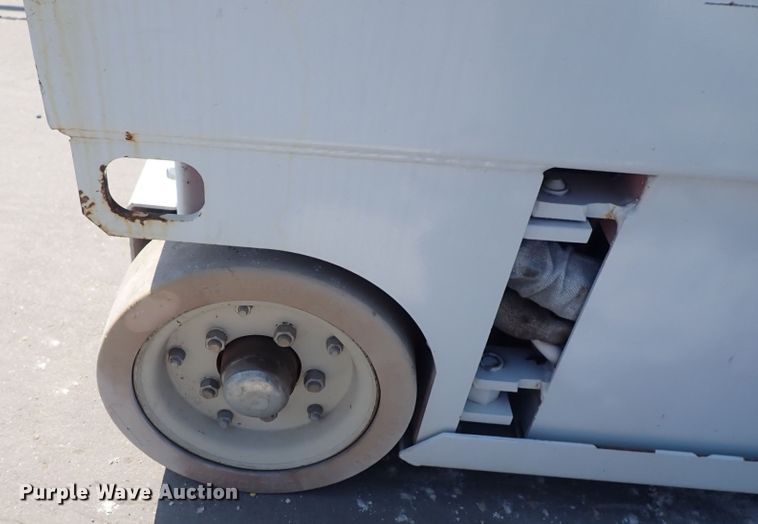 image for item DQ2876 1995 Snorkel 8L-15  scissor lift