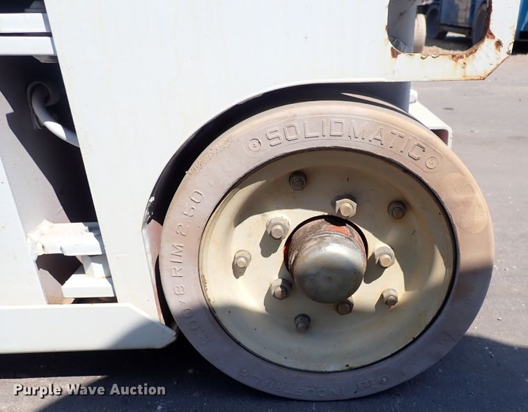 image for item DQ2876 1995 Snorkel 8L-15  scissor lift