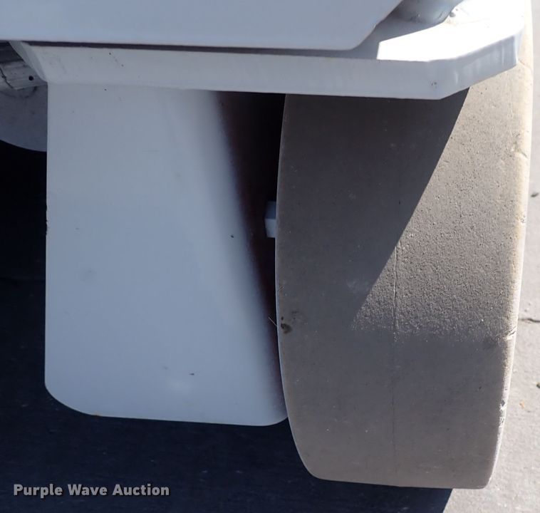 image for item DQ2876 1995 Snorkel 8L-15  scissor lift