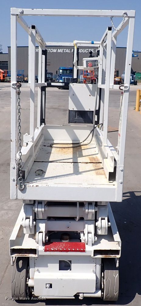 image for item DQ2877 Snorkel  scissor lift