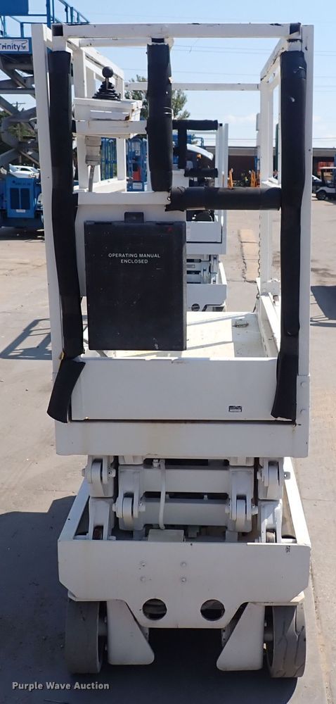 image for item DQ2877 Snorkel  scissor lift