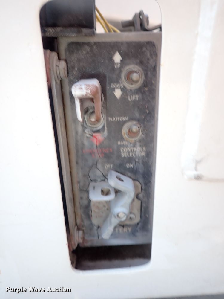 image for item DQ2877 Snorkel  scissor lift