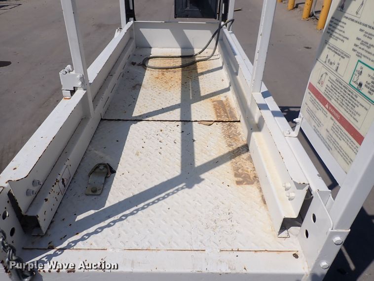 image for item DQ2877 Snorkel  scissor lift