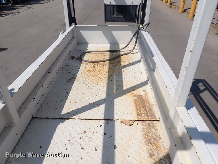 image for item DQ2877 Snorkel  scissor lift