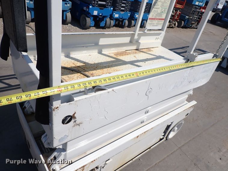 image for item DQ2877 Snorkel  scissor lift