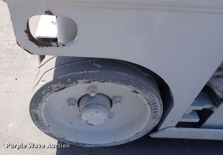 image for item DQ2877 Snorkel  scissor lift