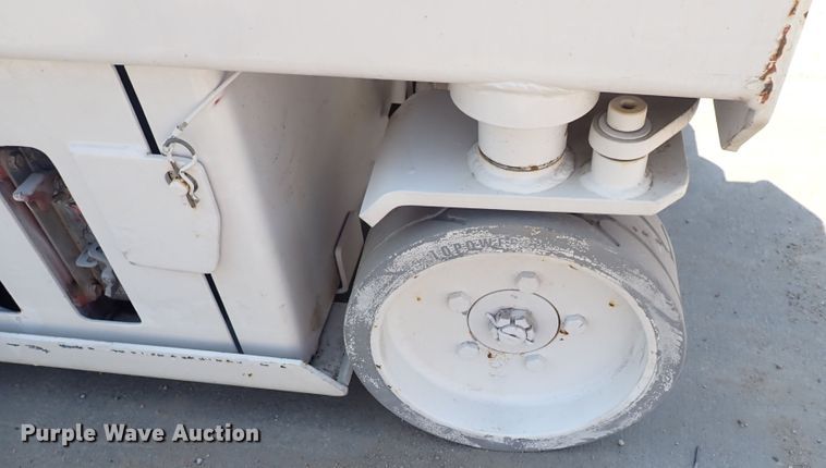 image for item DQ2877 Snorkel  scissor lift