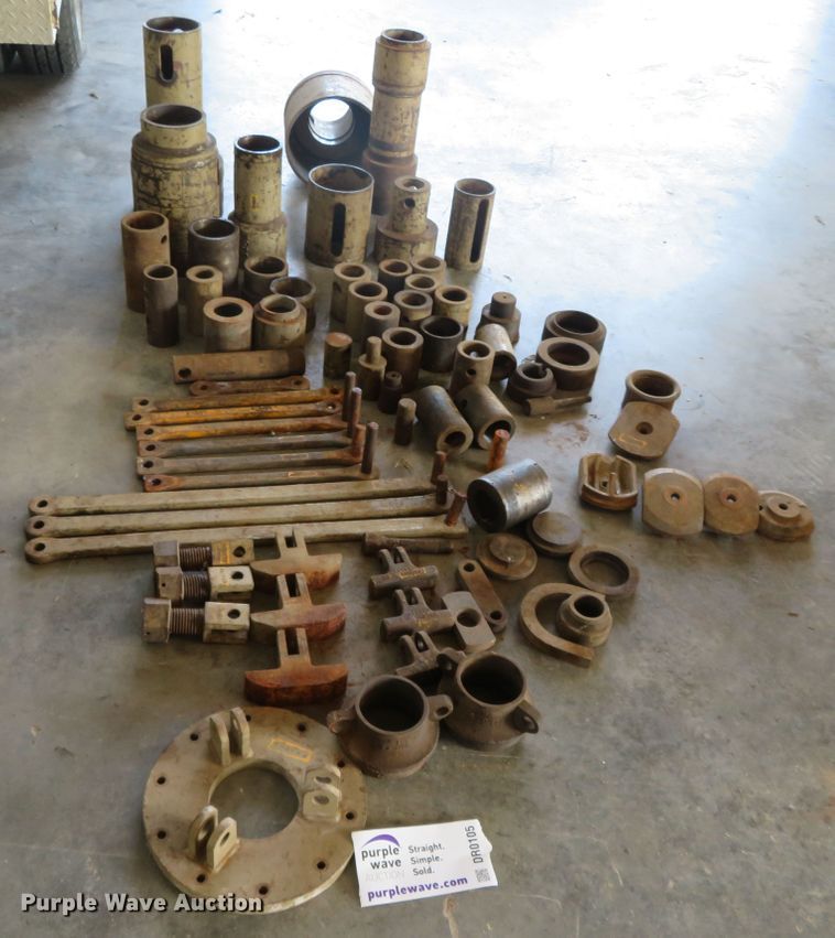 image for item DR0105 Caterpillar  final drive puller tools