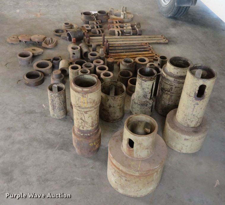 image for item DR0105 Caterpillar  final drive puller tools