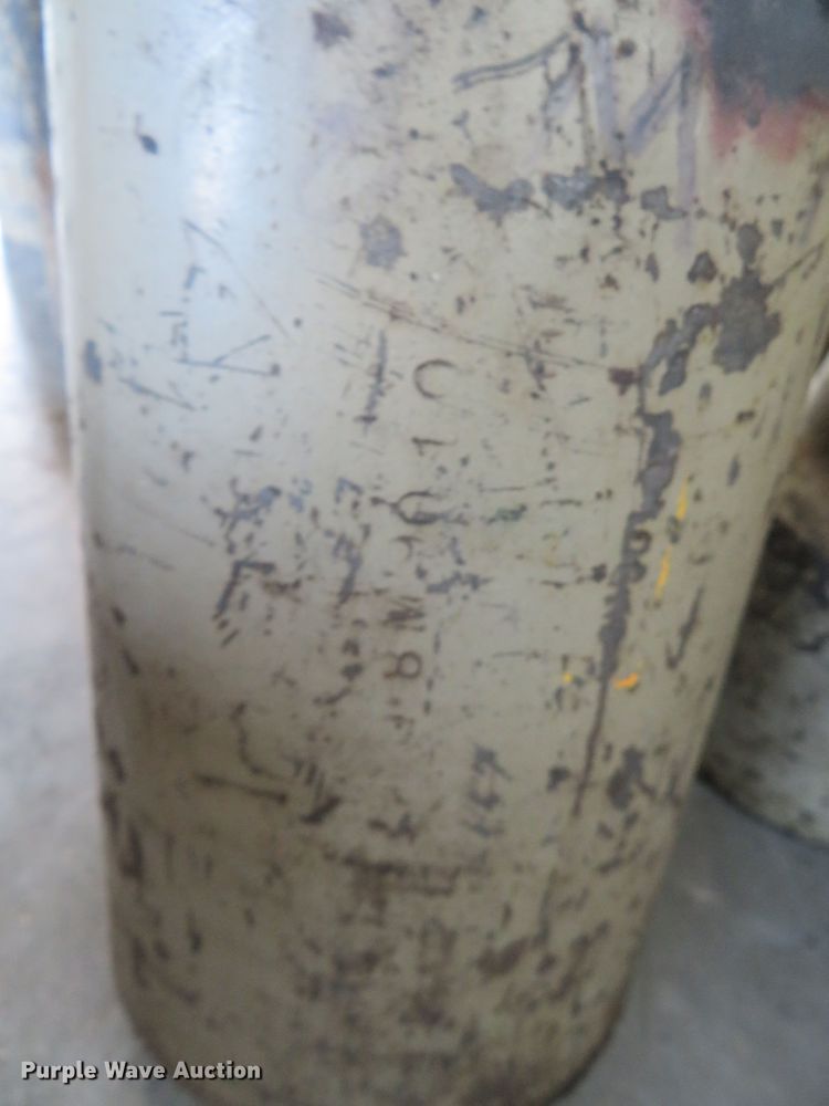 image for item DR0105 Caterpillar  final drive puller tools