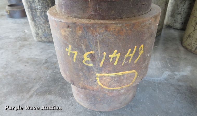 image for item DR0105 Caterpillar  final drive puller tools