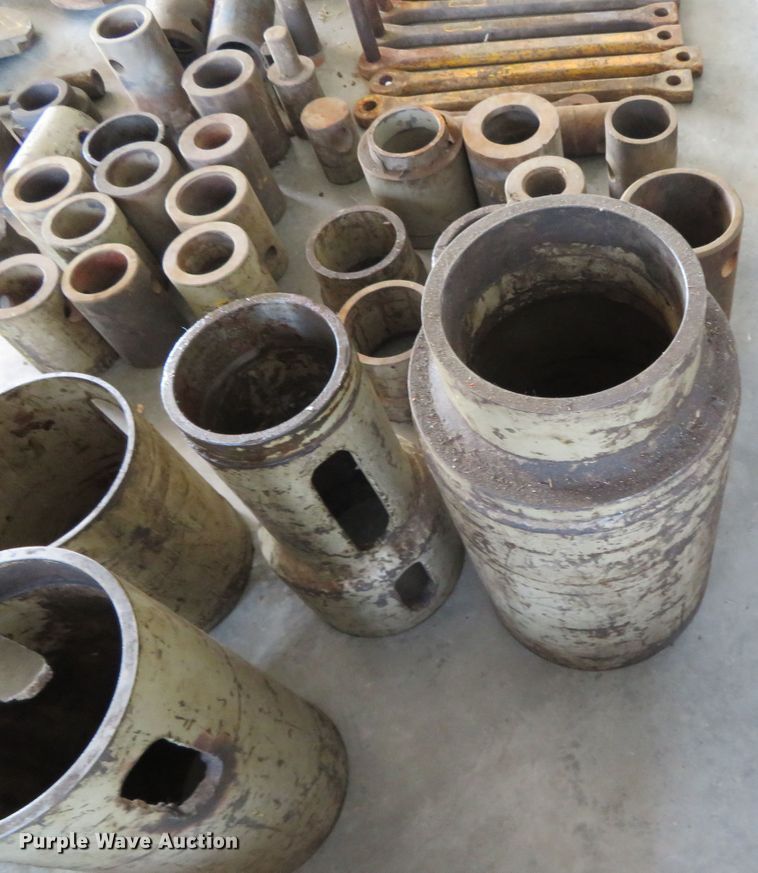 image for item DR0105 Caterpillar  final drive puller tools