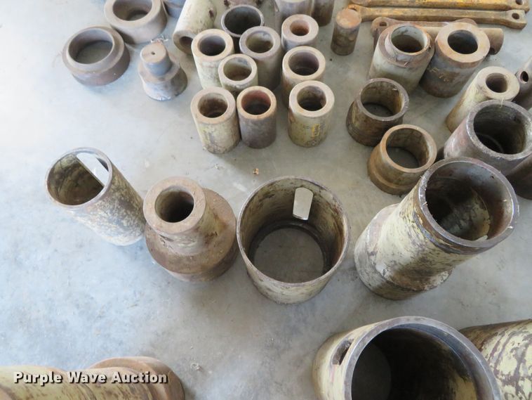 image for item DR0105 Caterpillar  final drive puller tools