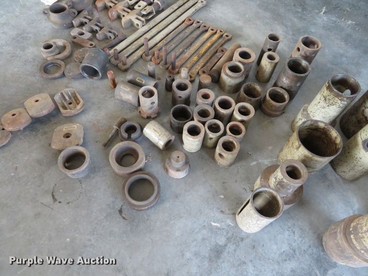 image for item DR0105 Caterpillar  final drive puller tools