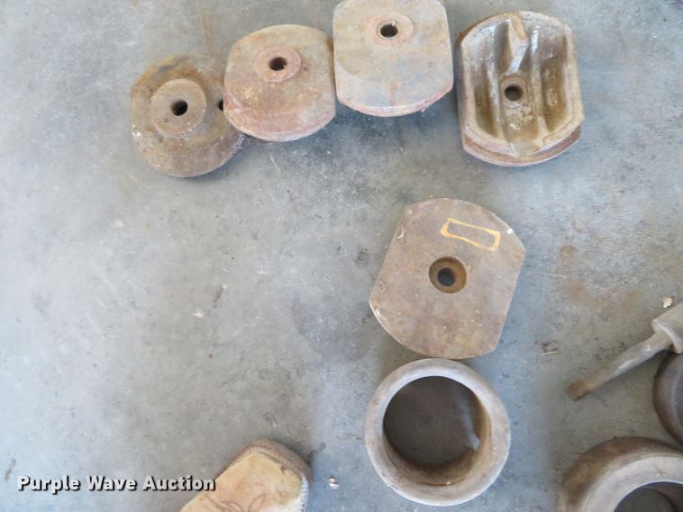 image for item DR0105 Caterpillar  final drive puller tools