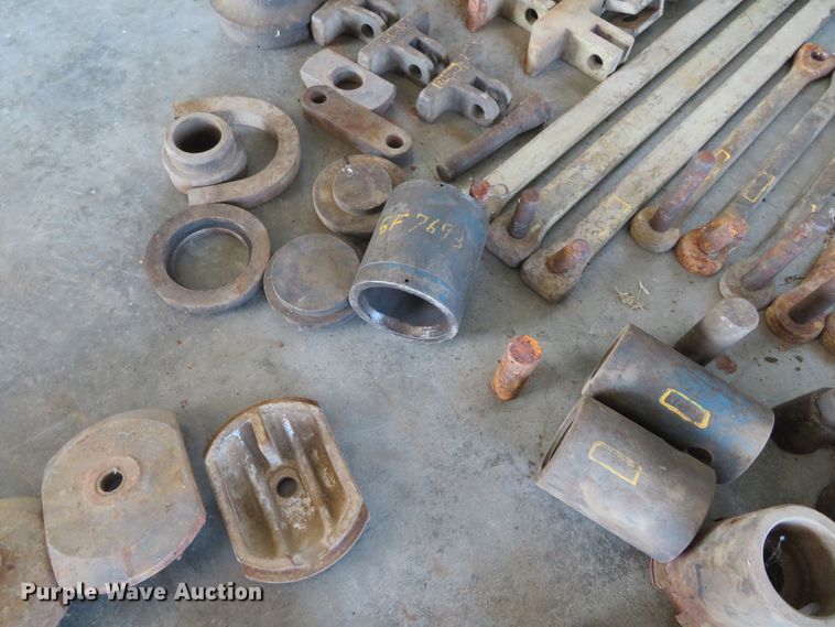 image for item DR0105 Caterpillar  final drive puller tools