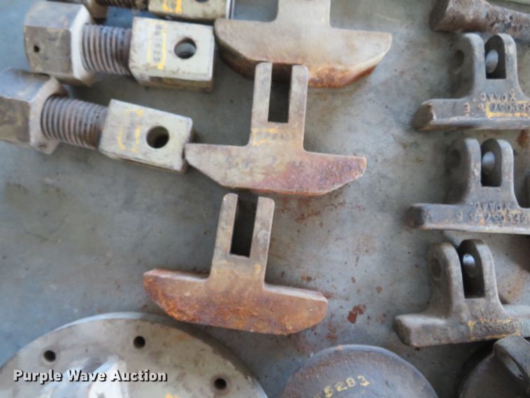 image for item DR0105 Caterpillar  final drive puller tools