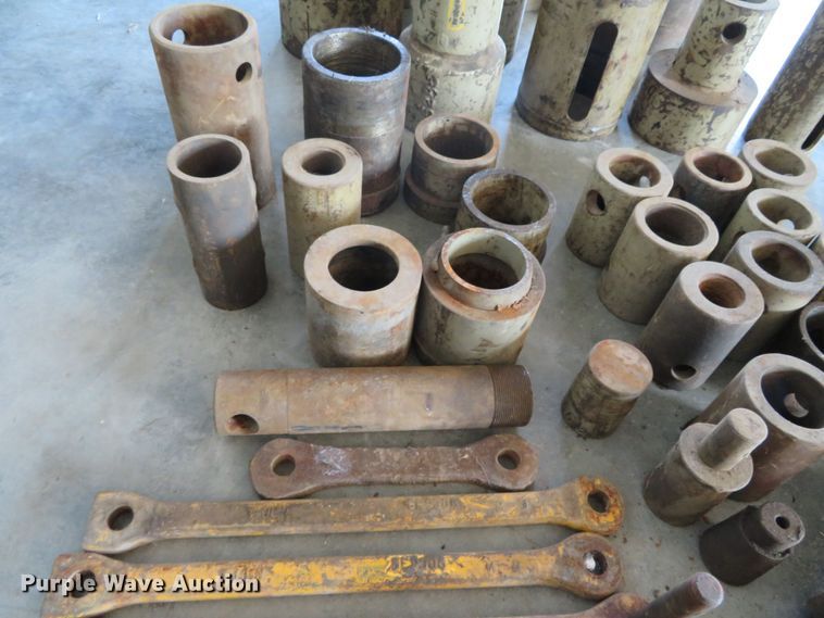 image for item DR0105 Caterpillar  final drive puller tools