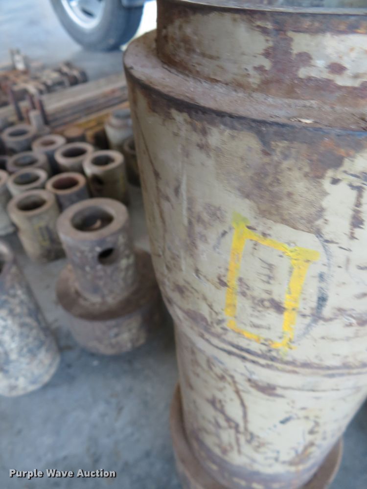 image for item DR0105 Caterpillar  final drive puller tools