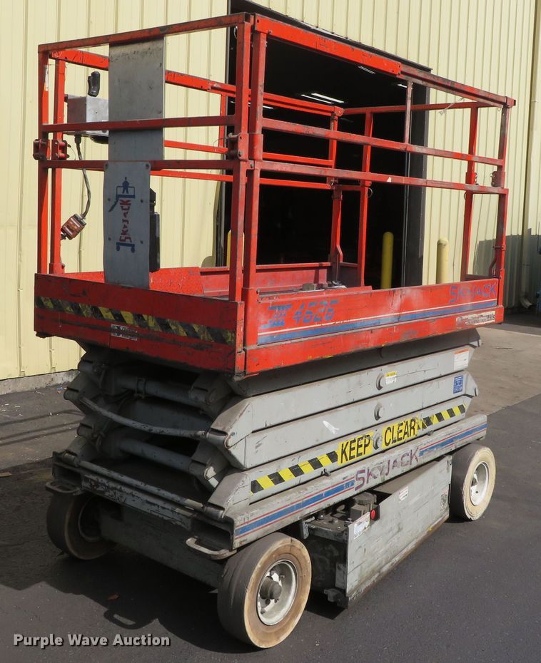 image for item DR0116 2000 Skyjack SJIII 4626  scissor lift