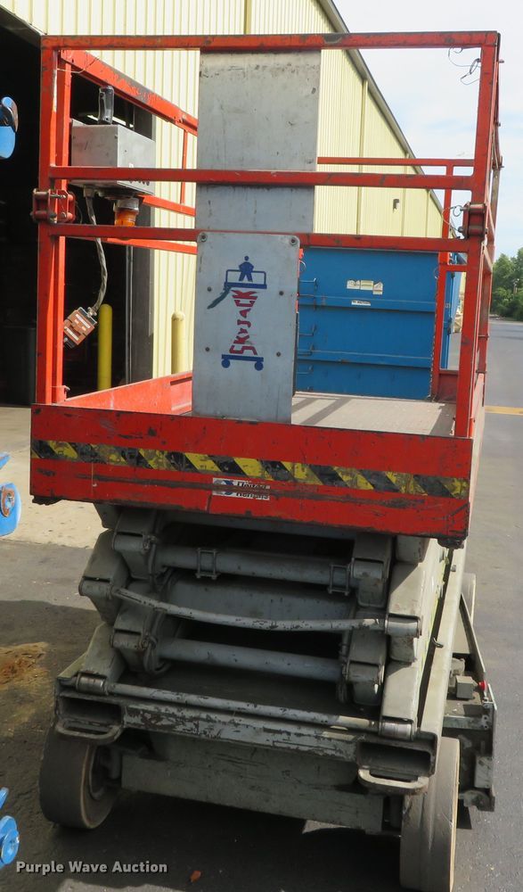 image for item DR0116 2000 Skyjack SJIII 4626  scissor lift