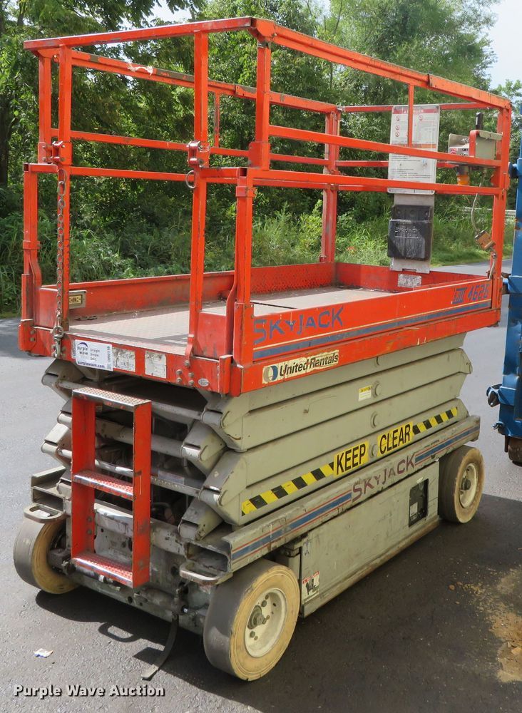 image for item DR0116 2000 Skyjack SJIII 4626  scissor lift