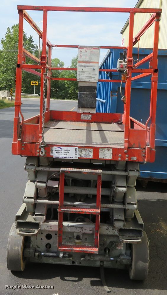 image for item DR0116 2000 Skyjack SJIII 4626  scissor lift