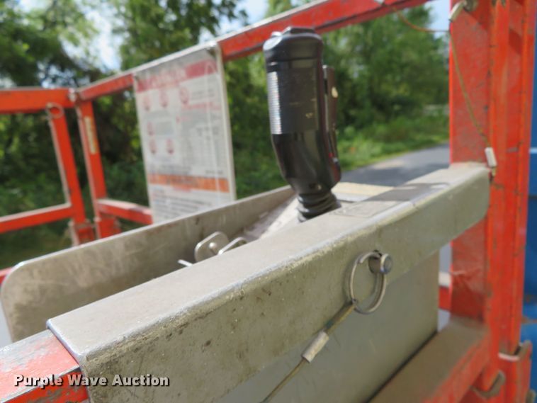 image for item DR0116 2000 Skyjack SJIII 4626  scissor lift