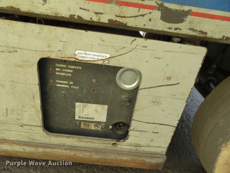 image for item DR0116 2000 Skyjack SJIII 4626  scissor lift