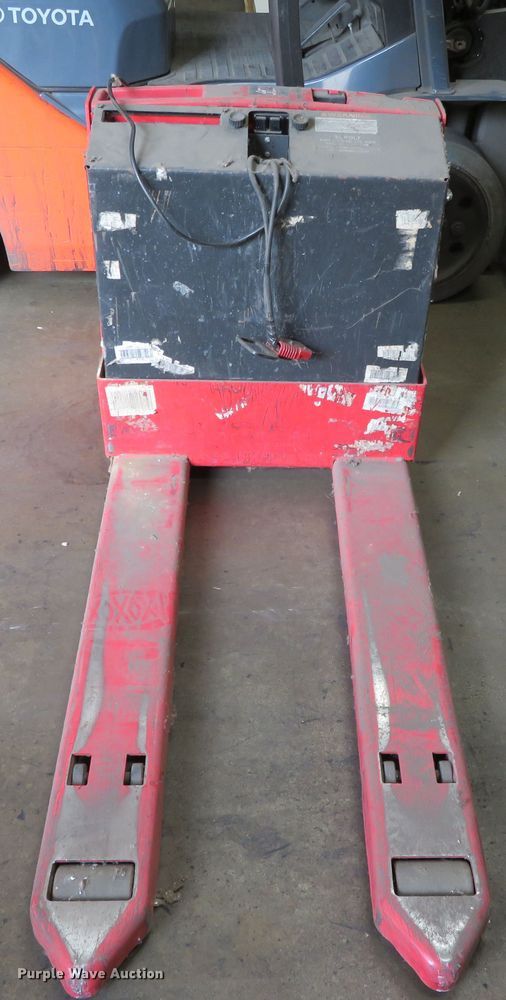image for item DR0117 (4) Raymond 102T-F45L pallet jacks